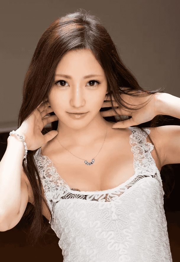 桃谷绘里香图片